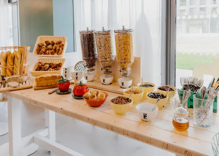 The People Отель Кан