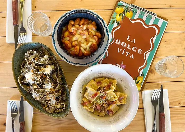 The People Отель Кан